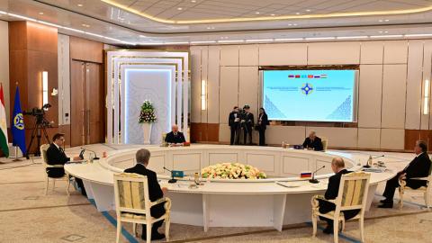 Лукашенко: Запад тратит все силы на борьбу с фальшивыми проблемами
