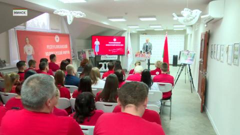 В день профессионального праздника 5 декабря наградили самых активных волонтеров «Красного креста»