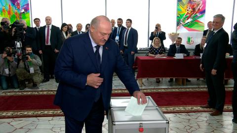 А.Лукашенко предложил выработать единые критерии по оценке демократичности