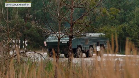 Занятия по вождению армейских машин проходят в Борисовском учебном центре