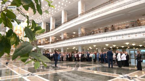 Во Дворце Независимости на экскурсии побывали представители Государственного таможенного комитета