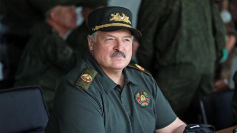 Лукашенко: автоматчики никуда не уходят, человек с ружьём – наше главное оружие