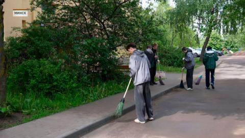 Во всех районах Минска прошли субботники