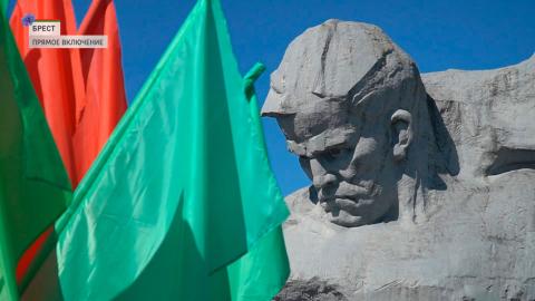 «Наши предки завоевали эту независимость!» Цитадель в Бресте 3 июля собрала десятки тысяч гостей и брестчан