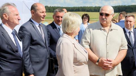 Лукашенко потребовал от аграриев не медлить с уборкой зерна