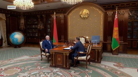 Лукашенко: экономика должна развиваться, и надо, чтобы банковская система способствовала её росту