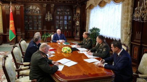 Президент высказался о зарплатах силовиков
