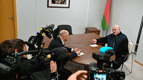 Александр Лукашенко заслушал доклад посла Беларуси в России по развитию двустороннего сотрудничества