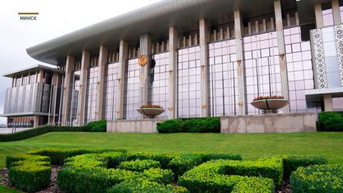 Лукашенко принимает с докладом председателя Палаты представителей