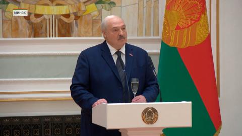 Лукашенко накануне Дня народного единства вручает государственные награды