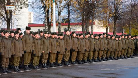 Проводы солдат, завершивших срочную службу, проходят по всей стране