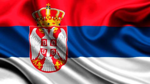 В Сербии перед зданием парламента произошла стрельба и вспыхнул пожар