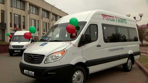 9 новых микроавтобусов передали в социальные учреждения Беларуси