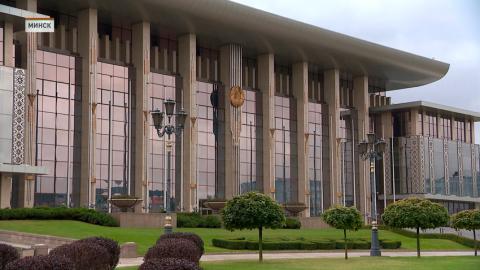 Лукашенко вручил награды заслуженным аграриям Беларуси 