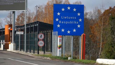 МИД: более тысячи литовских фур в Беларуси переместят на спецстоянки в районе «Котловки»