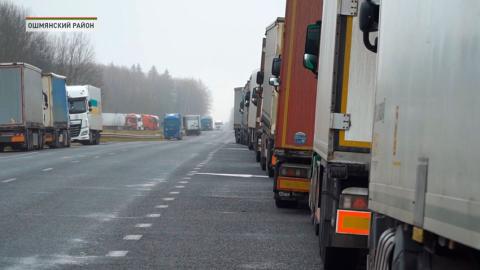 Оставшиеся в Беларуси литовские фуры отправляются на спецстоянки от пункта пропуска «Каменный Лог»