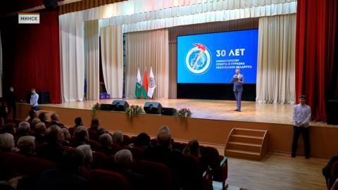 Лучшие работники спортивной отрасли получили заслуженные награды НОК и Минспорта