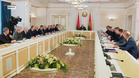 Нужен реалистичный и понятный для каждого гражданина Беларуси документ! Лукашенко о Программе пятилетки