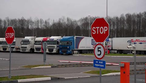 Беларусь организовала площадки с условиями быта для литовских водителей на границе