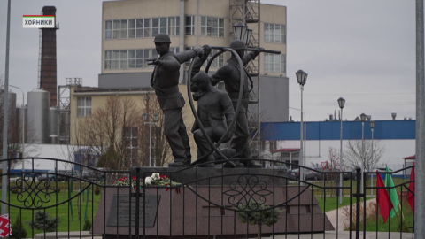 В Хойниках в канун 7 ноября открыли обновлённый сквер Энергетиков