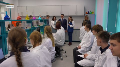 В Лицее имени Дзержинского открылась уникальная химическая лаборатория