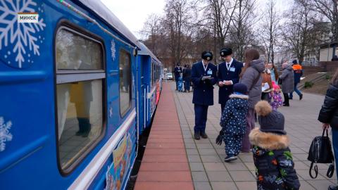 «Новогодний экспресс» курсирует на Детской железной дороге в Минске