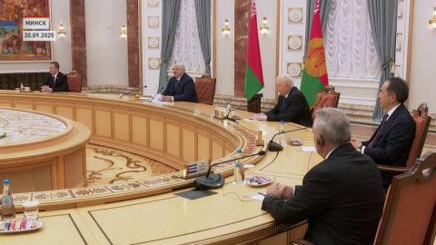 Лукашенко во время той встречи подчеркнул: расширению экономического потенциала и решению сложных задач в реальном секторе способствует сопряжение двух интеграционных форматов – ЕАЭС и СНГ