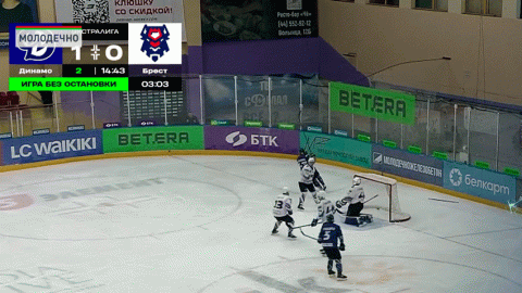 В одном из центральных матчей очередного тура чемпионата Беларуси по хоккею «Динамо-Молодечно» на своем льду нанесло поражение «Бресту» со счетом 2:1