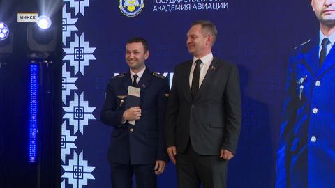Выпускникам Белорусской академии авиации вручили лицензии пилотов