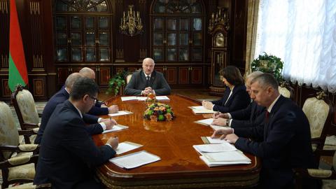 Лукашенко: каждый район надо сделать боевой единичкой, где могли бы жить люди и получить все необходимое
