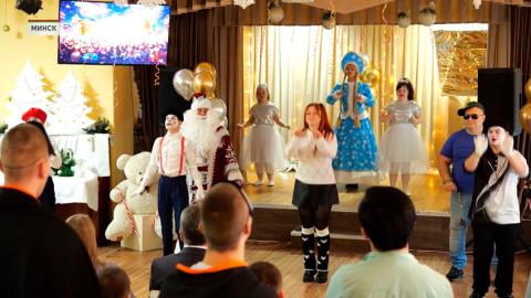 Творить чудеса. Белорусские военнослужащие посетили сотни учреждений, наполнив детские сердца теплом и заботой