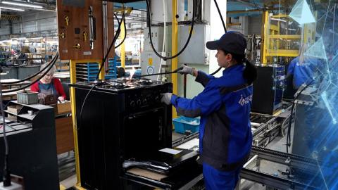 Половина работников получает больше 2080 рублей. Как изменились доходы белорусов за год?