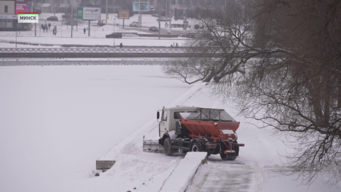 В столице и регионах устраняют последствия сильных снегопадов