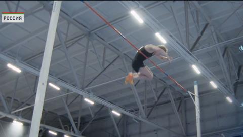 Матвей Волков выиграл турнир прыгунов с шестом на турнире в Челябинске