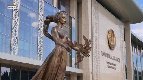 Лукашенко поздравил сотрудников и ветеранов Госкомимущества с 35-летием ведомства