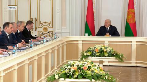 «Сколько мы тратим денег!» – Лукашенко поручил скорректировать режим освещения на улицах 