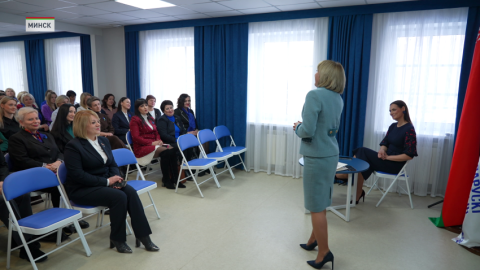 Встречу с активом Гомельской областной организации Белорусского союза женщин провели председатель общественного объединения Ольга Шпилевская и пресс-секретарь Президента Наталья Эйсмонт