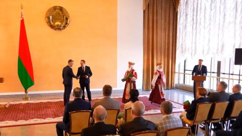 Турчин по поручению Президента вручил государственные награды работникам различных сфер