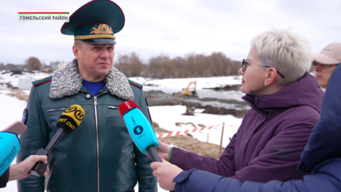 Министр посетил строящуюся дамбу в деревне Севруки Гомельского района