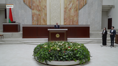 19-ти юношам и девушкам в торжественной обстановке 12 марта вручили паспорта в Палате представителей