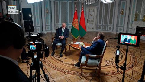 Лукашенко объяснил, почему Вашингтон ведет переговоры с ним, а не с беглой оппозицией