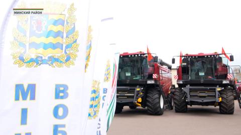 Для новых рекордов! Предприятиям Минской области переданы 100 новых комбайнов