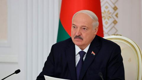 Лукашенко: без оснащения войск современным вооружением решать задачи обороны невозможно