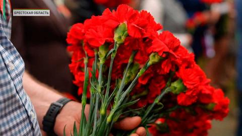 Митинг-реквием прошел в мемориальном комплексе «Урочище Гай» в Барановичах