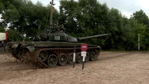 Курсанты Военной академии отработали сложный маневр на Березине