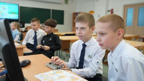 Белорусские школьники начнут изучать ИИ на уроках информатики с 1 сентября
