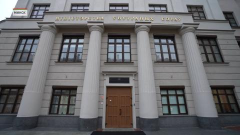 Спасал родителей «от тюрьмы» – школьник вынес из квартиры 200 тыс долларов
