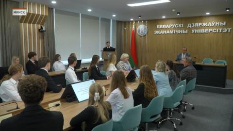 Сергей Сивец провел встречу с учащимися БГЭУ в преддверии Дня народного единства