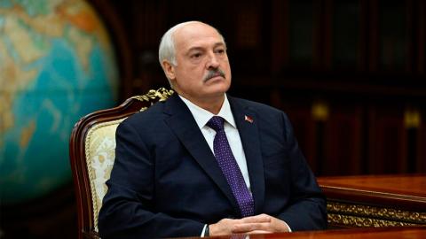«Люди должны дышать чистой природой!» Лукашенко потребовал решить вопрос с «океаном» автомобилей в Минске