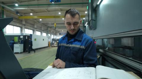 Средняя зарплата за август в Беларуси составила 3135 рублей